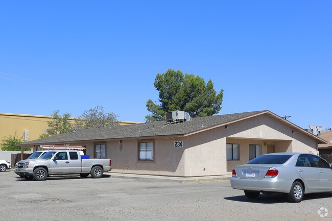 Primary Photo - 234 W Roger Rd