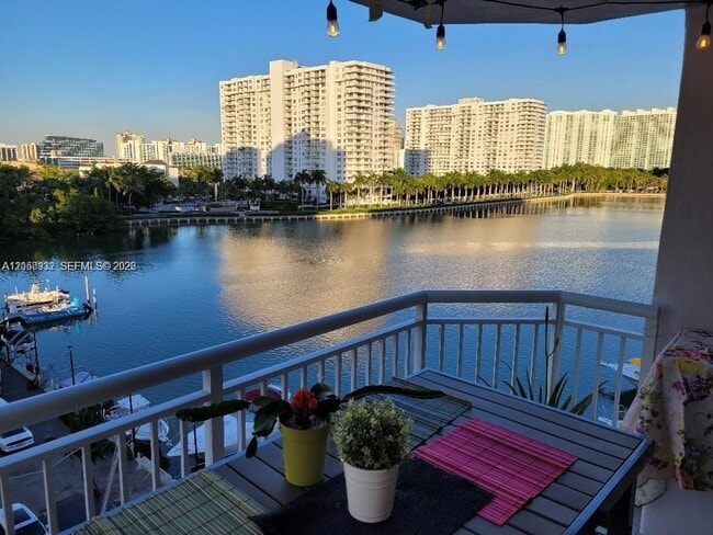 Building Photo - 18081 Biscayne Blvd