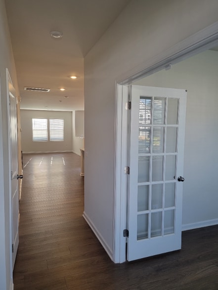 Building Photo - 15760 Country House St