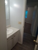 Building Photo - 31 Guy Plz