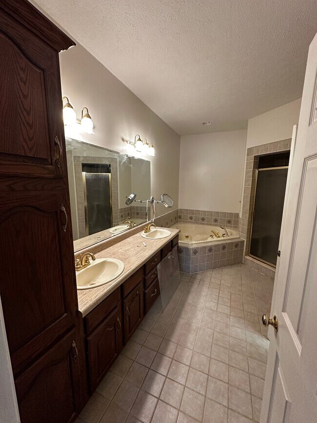 Building Photo - 1250-1254 Evans City Rd