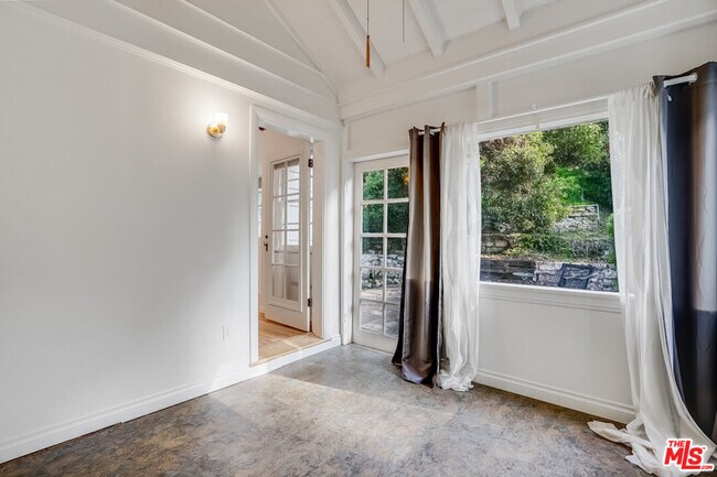 Building Photo - 3246 Benda St