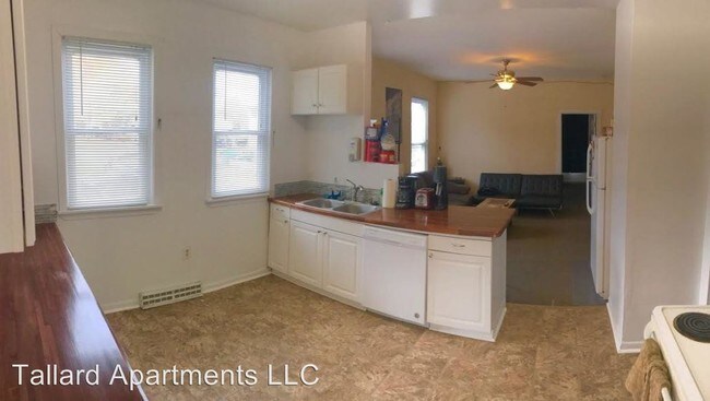 Building Photo - 8 br, 2 bath Apartment - 1129/31 Bowen Ct.