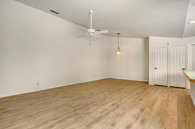 Building Photo - 1301 Sun Terrace Ct