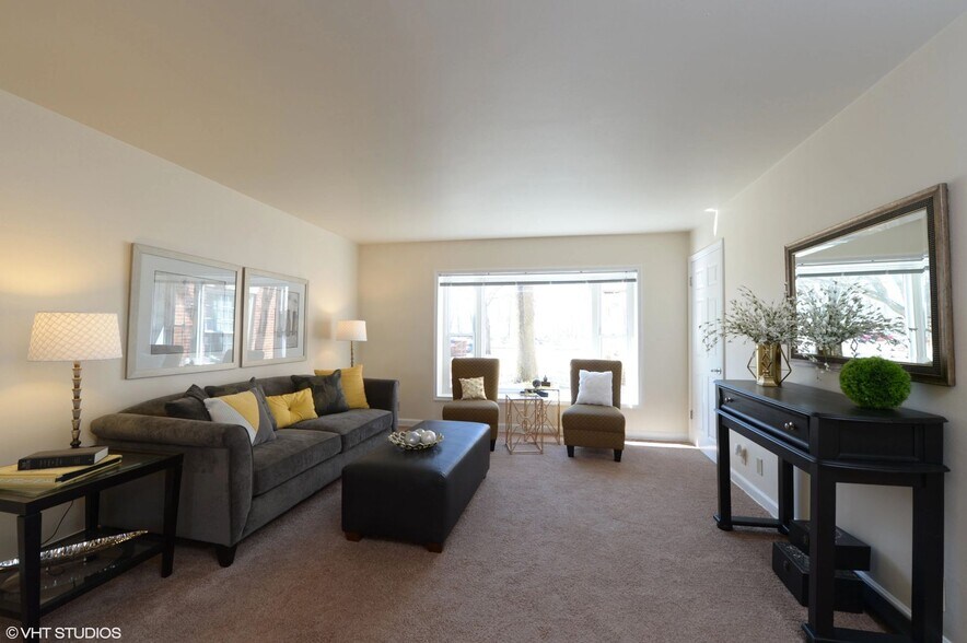 Building Photo - 4544 N Wilson Dr