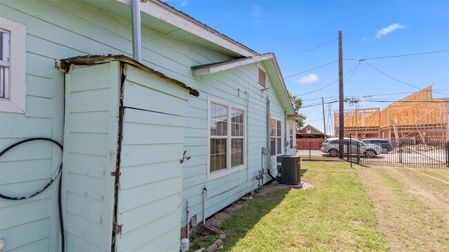 Building Photo - 7425 Gonzales St