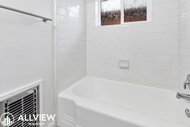 Building Photo - 311 Avenida Santa Barbara