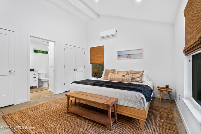 Building Photo - 581 Hazel St