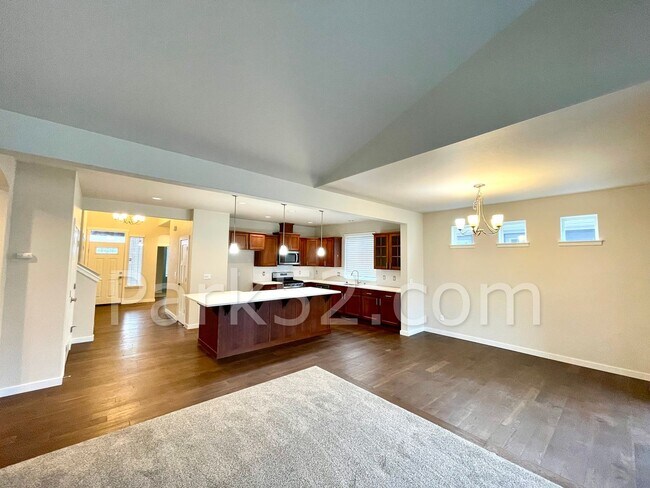 Building Photo - $500 Off First Full Month! 4 Bedroom Singl...