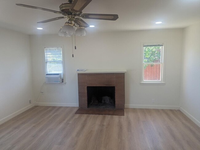 Building Photo - 485 S Fair Oaks Ave