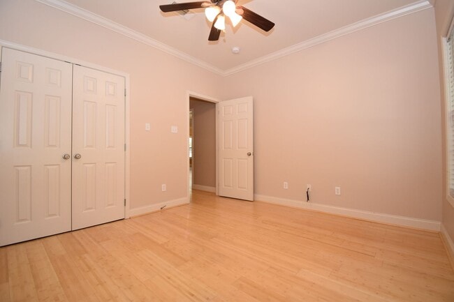 Building Photo - Spacious 3 Bedroom, 2 Bath Home