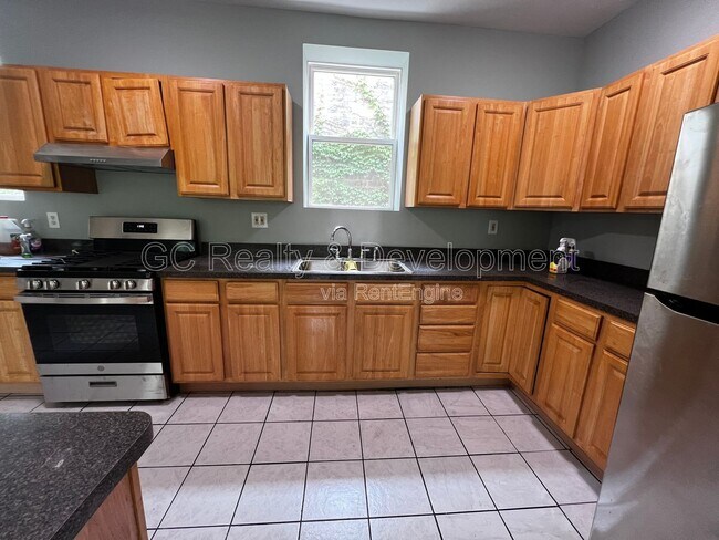 Building Photo - 2144 W Estes Ave