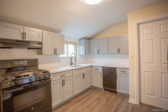 Building Photo - 66 Denton Ave