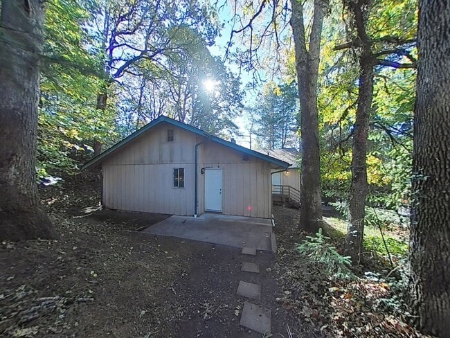 Building Photo - FALL SPECIAL ~ $965 OFF FIRST MONTH RENT