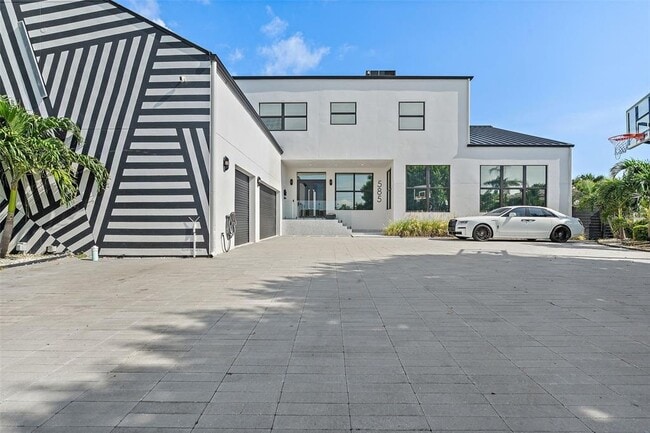 Building Photo - 585 Dolphin Ave SE