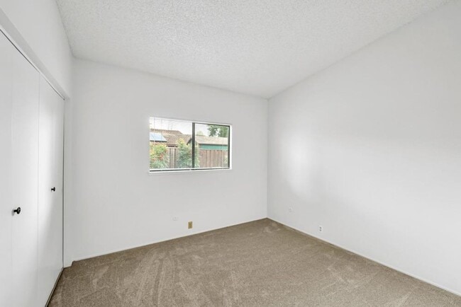 Building Photo - Affordable 2bed/2bath in South Woodland