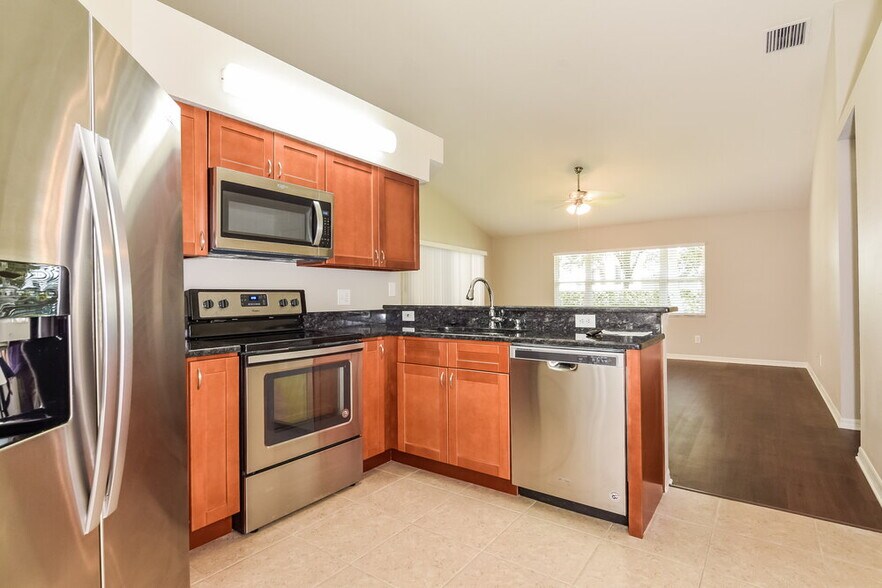 Building Photo - 2212 Kenwick Dr