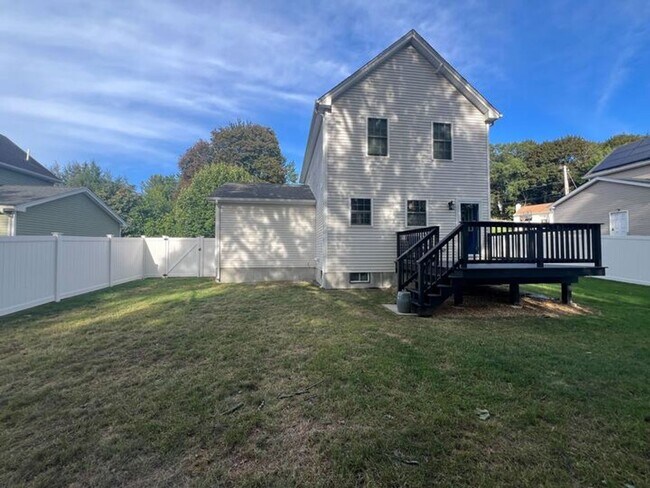 Building Photo - Charming 3-Bedroom Home with Modern Comfor...