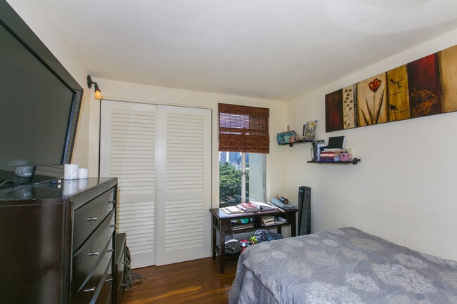 Building Photo - 1511 Nuuanu Ave