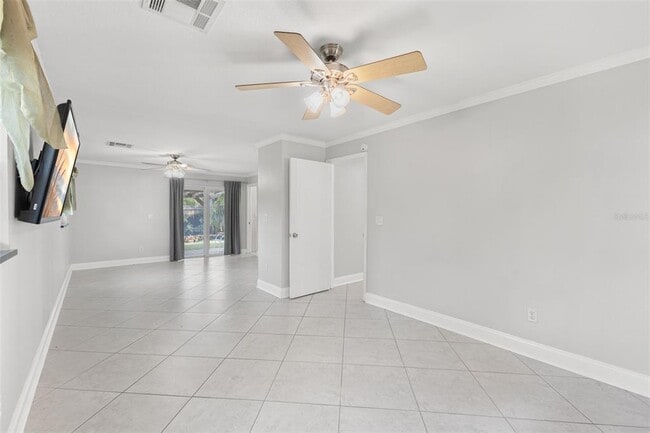 Building Photo - 3059 Hickory Dr