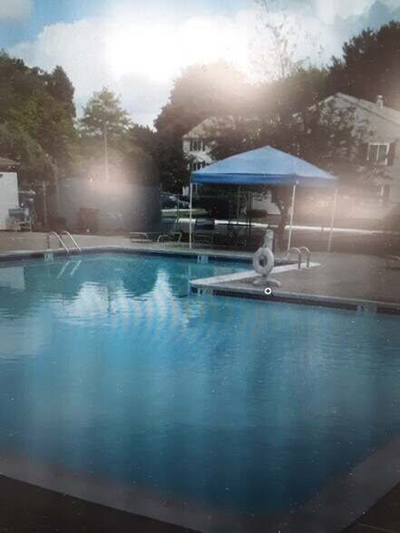 Building Photo - 17 Village Rock Ln