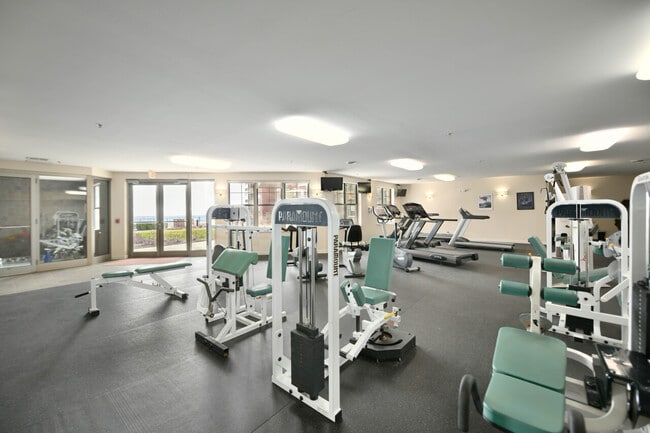 Building Photo - 4130 S Lake Dr