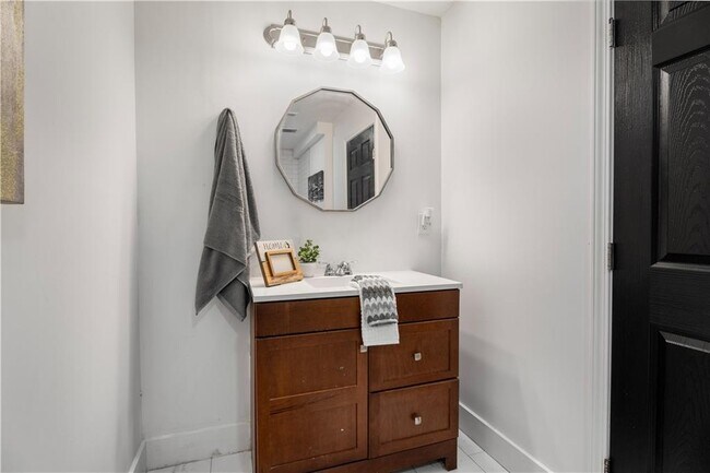 Building Photo - 2802 Palm Dr