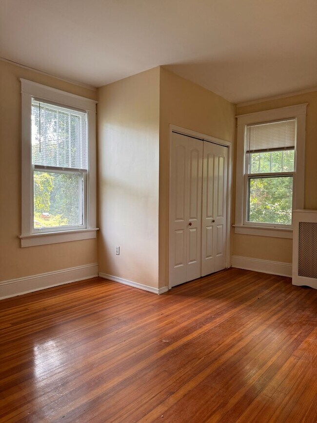 Building Photo - 3 Bedroom || 1.5 Bathroom Home