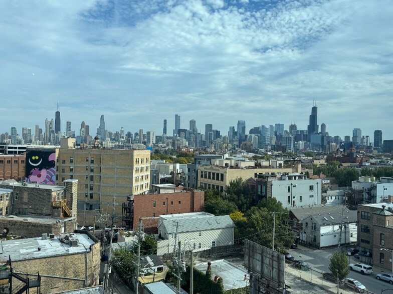 Building Photo - 1601 W Division St