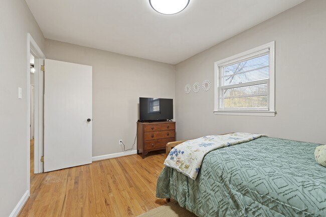 Building Photo - 107 Maple Dr