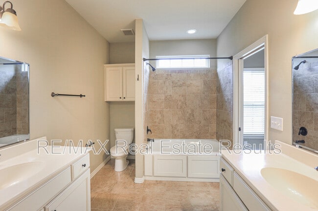 Building Photo - 626 N Tennyson Ln