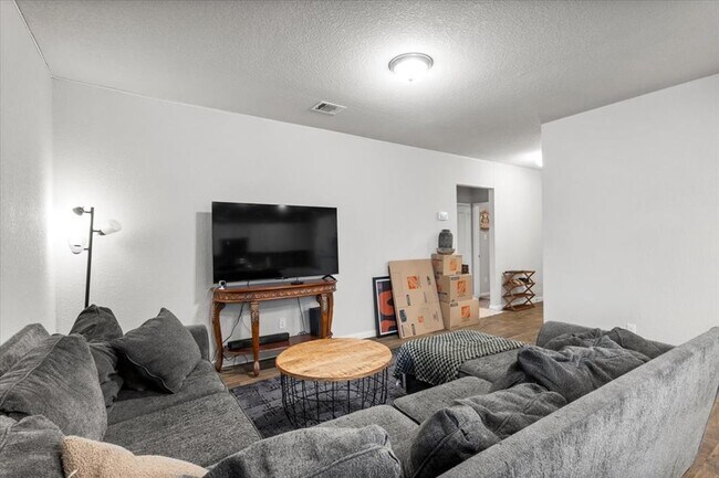 Building Photo - 129 Jubilee Dr