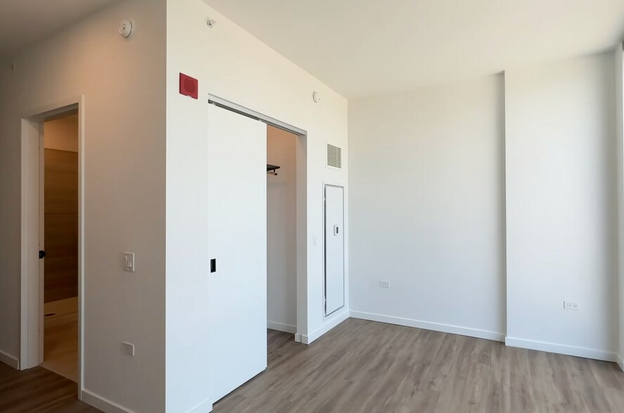 Building Photo - 180 N Aberdeen St