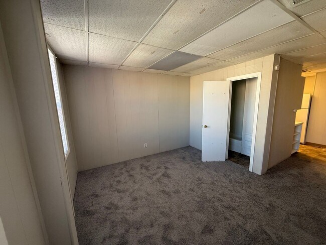 Building Photo - Studio in Golden Available Now!