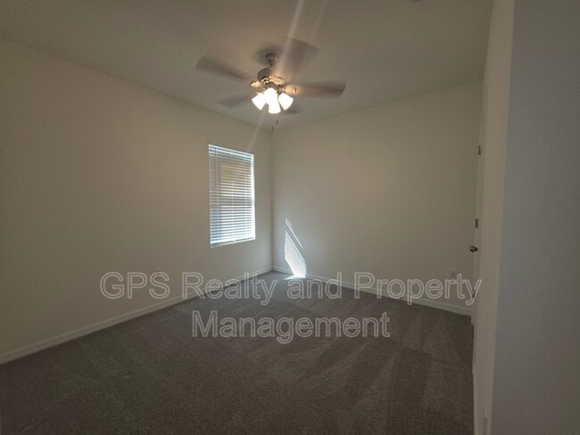 Building Photo - 33409 Country House Dr