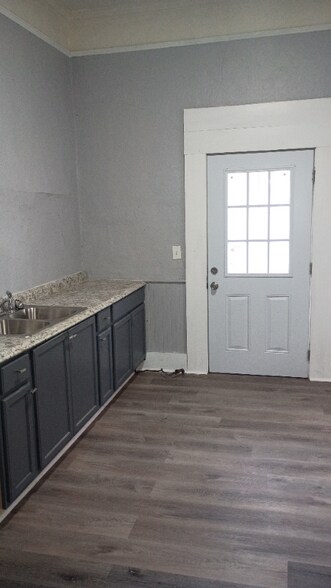 Building Photo - 3710 Napier Ave