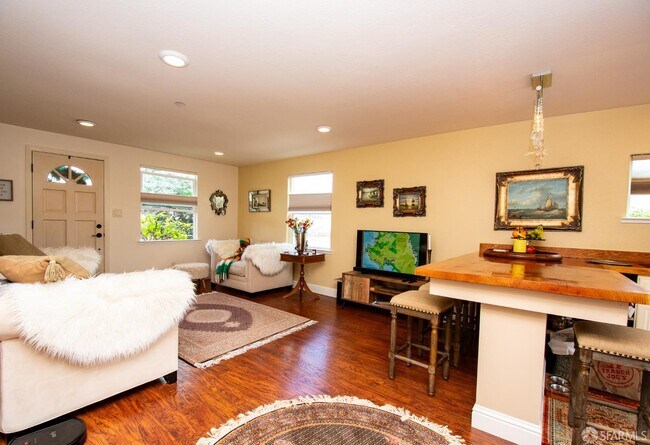 Building Photo - 40 Encina Ave