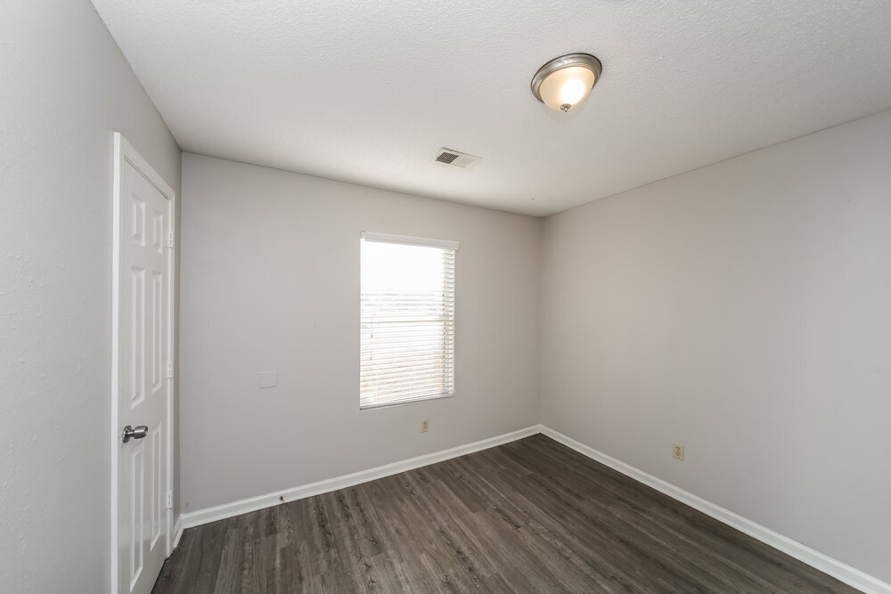 Building Photo - 4588 Longtree Ave