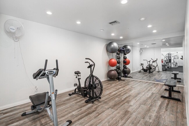 Building Photo - 1Bed/1Bath Single Story Condo in La Mesa w...