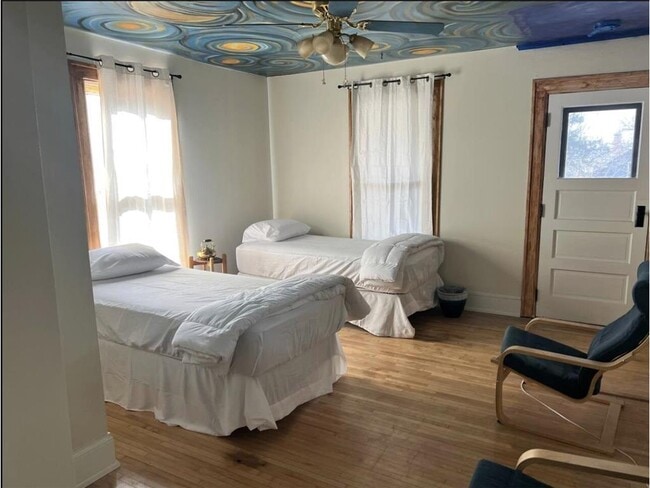 Building Photo - 1211 5th St NE