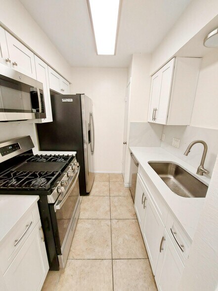 Building Photo - 111 Meteor Dr