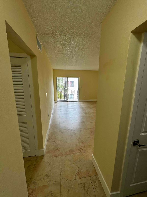 Building Photo - 909 NW 45th Ave