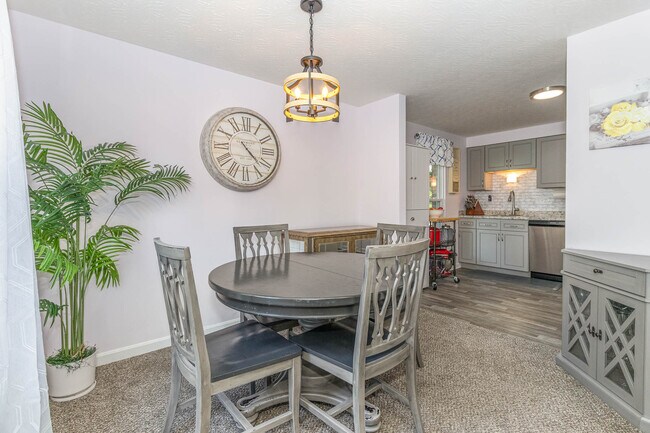 Building Photo - 1071 Stratford Ct