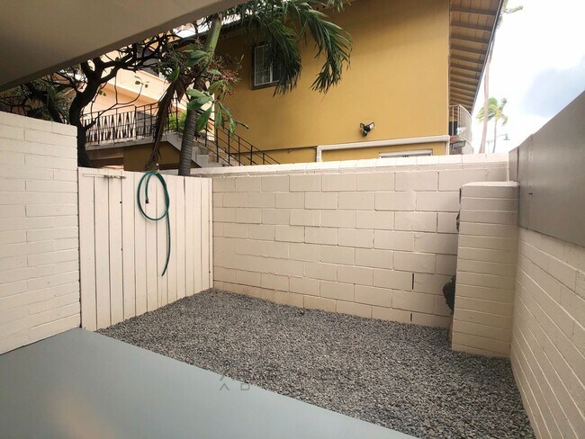 Building Photo - 264 Ka?iulani Ave