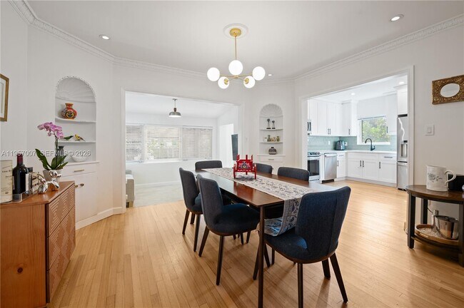 Building Photo - 4420 SW 14th St