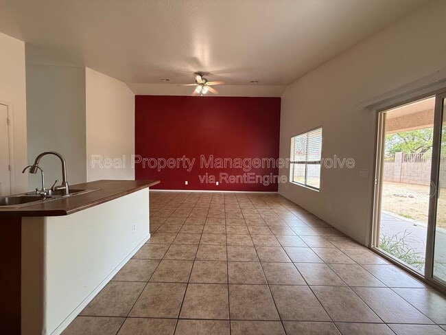 Building Photo - 1225 W Shumway Farm Rd