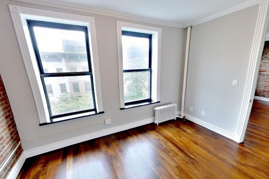 Building Photo - 340 E 18th St