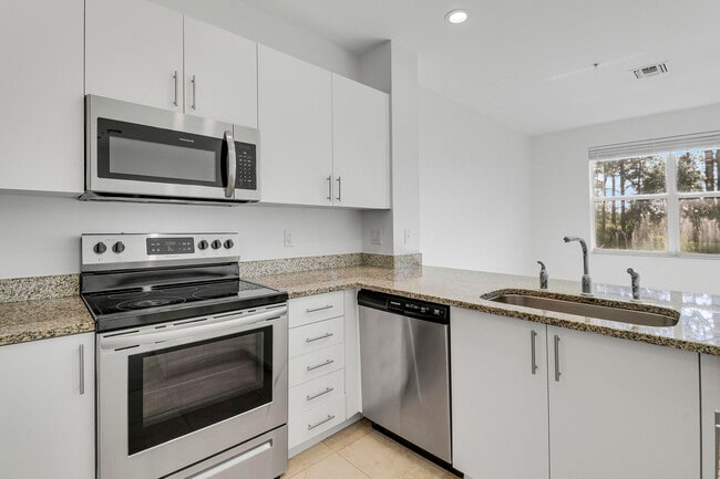 Building Photo - 6208 SE Portofino Cir