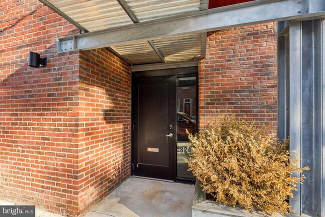 Building Photo - 824 E Thompson St