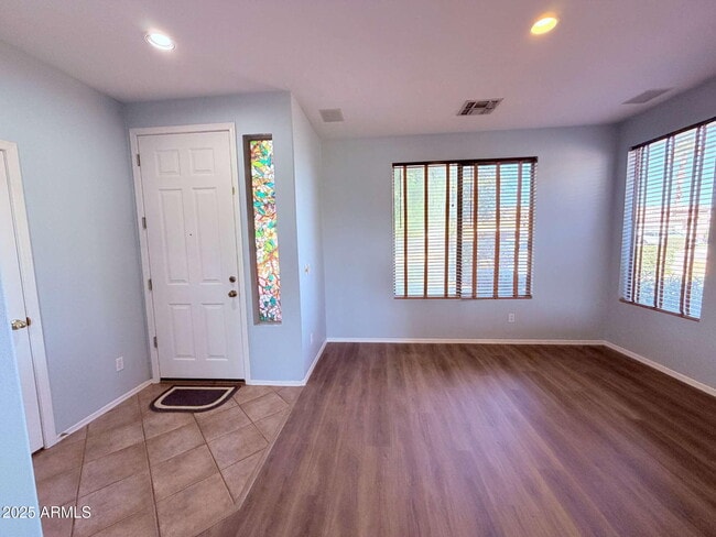 Building Photo - 2061 E Bellerive Pl